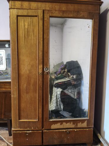 старинную тумбу с зеркалом: Кийим салуучу шкаф, Түз, Жыгач