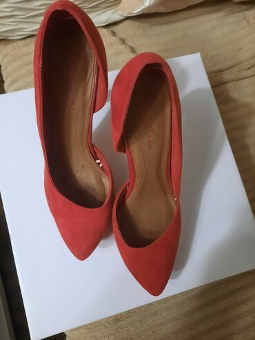 Salonke: Salonke, Bershka, 37 — 3