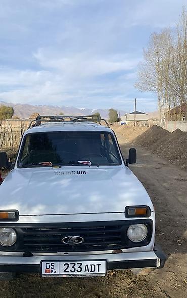 Унаа сатуу: ВАЗ (ЛАДА) 4x4 Niva: 2000 г., 1.7 л, Кол менен иштөөчү, Бензин, Жол тандабас — 1