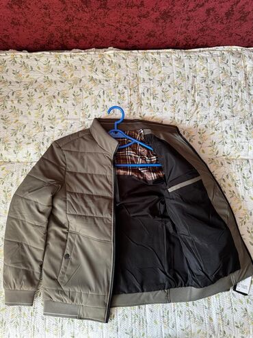 Куртки: Мужская утеплённая стильная куртка. Хорошее качество. Имеются все — 8