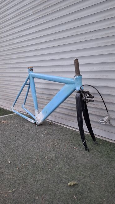 рамы для велосипедов: Рама для шоссейного/трекового велосипеда с вилкой - Материал рамы