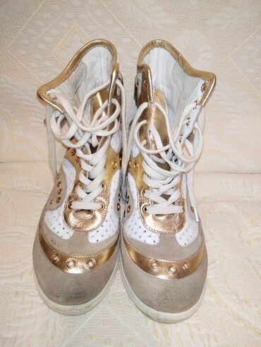 Women's Sneakers and athletic shoes: 38 — 1