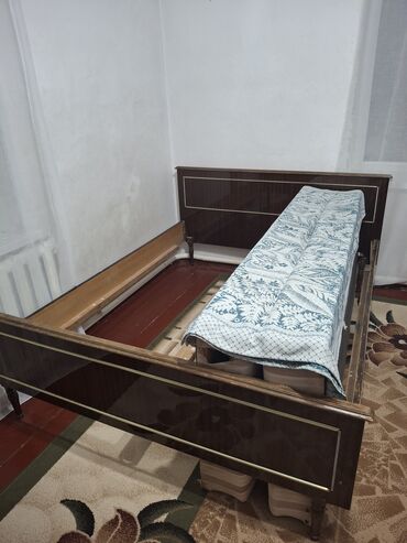 купить кресло кровать недорого бу: Двуспальная кровать, Б/у, С матрасом, Дерево, длина - 190 см