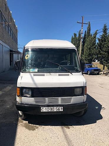 mercedes sprinter 7 1: Ağ rəngli mikroavtobus/van. Xüsusiyyətlər: - Uzun və yüksək damlı — 1