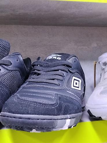 Кроссовки Umbro, черные - Классический низкий силуэт с шнуровкой -