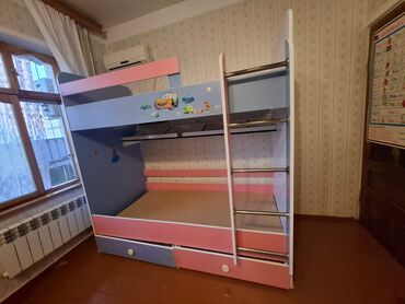 İkimərtəbəli uşaq çarpayıları: Oğlan və qız üçün, İşlənmiş, Çarpayı, Matras ilə, Siyirməli