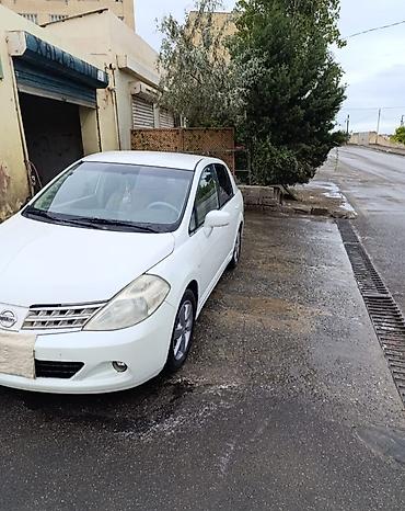 Nissan: Nissan Tiida sedan – ağ rəng Xüsusiyyətlər: - Kuzov: 4 qapılı sedan — 3