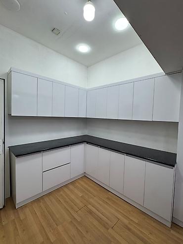 Ağ rəngli L formalı mətbəx mebeli dəsti Uzunlugu 5 metr kunc kuxna