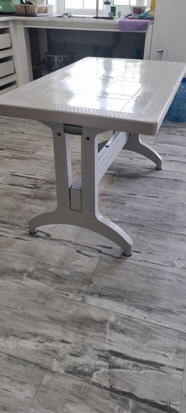 ağ stol: Plastik stol, yeni. Bravodan alınıb. Sökülüb yığılır. 120*70