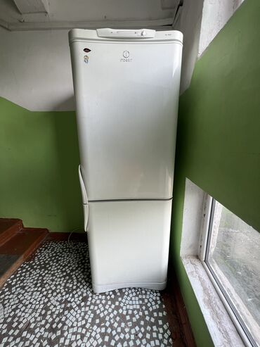 Холодильник Indesit, Б/у, Двухкамерный, De frost (капельный), 60 * 170 * 50