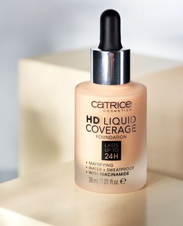 sjaj za usne: Liquid CATRICE Cosmetics HD Liquid Coverage puder matira i usavršava