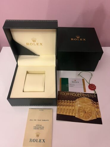 Rolex saatlarına uyğun hazırlanmış qutu dəsti. İçində: qutu, yastıq