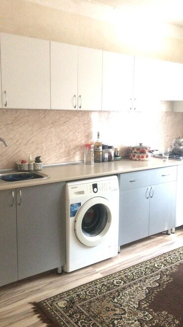 Mətbəx mebeli: Metbex mebeli 6 ay once qurulub 350₼ satilir .Uzerinde moyka qaz