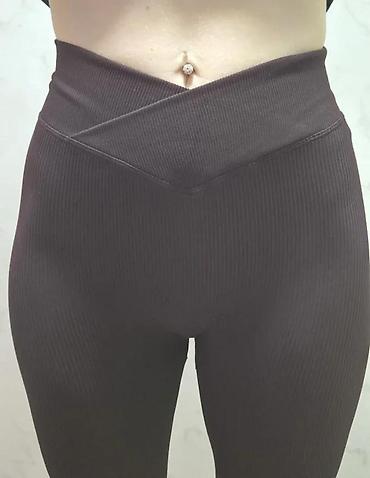 Helanke, biciklistički šortsevi: Ženske helanke tamne boje sa rebrastom teksturom. Karakteriše ih visok — 1