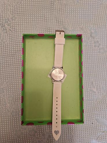Наручные часы: Avon "Sadie Mini Watch" qol saatı. **Xüsusiyyətləri:** * **Brend:** — 2