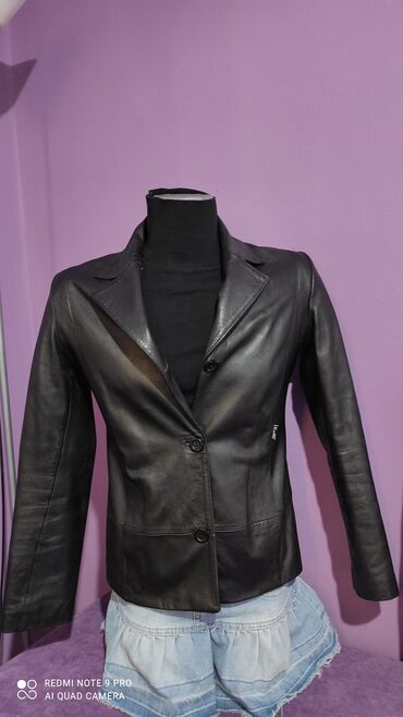 Ostale jakne, kaputi, prsluci: Kozna jakna, velicina M, na jednom rukavu ima malu rupicu. Duzina 61