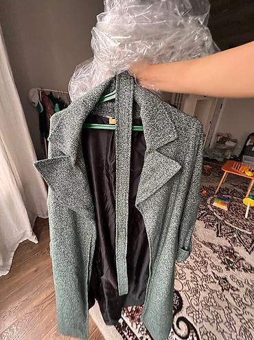 Пальто: Продается пальто отличного качества не скатывается легкая Размер с и м — 2