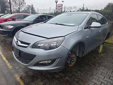 bas ovaj: OPEL ASTRA J 2012. GOD. - KOMPLETAN AUTO U DELOVIMA | Opel Astra J — 3