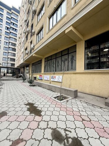 Салоны красоты: Продаю Барбершоп 210 м², 4 комнаты, С ремонтом, Без оборудования, Многоэтажное жилое здание, 1 линия — 11