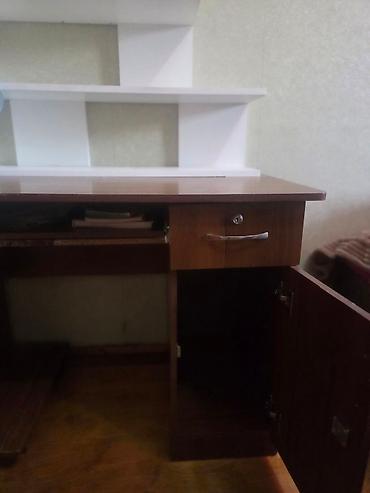 stolar: Düz masa, Polkalı, Siyirməli, Sadə laminat — 5
