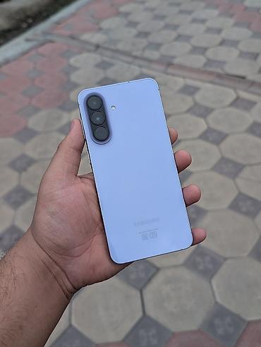 Мобильные телефоны: Samsung Galaxy A57, Б/у, 256 ГБ, цвет - Голубой, 2 SIM — 1