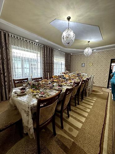 Продаю двухэтажный дом, (полдома, но с отдельными воротами и двором)