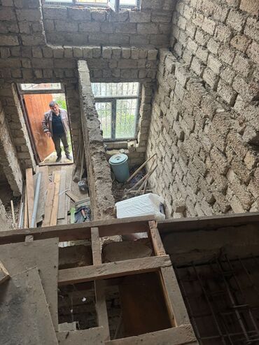 Həyət evləri və villaların satışı: Ev Şuşa Ramanada yerləşir senet var iki mərtəbəlidi heyəti 2sot yarım — 5