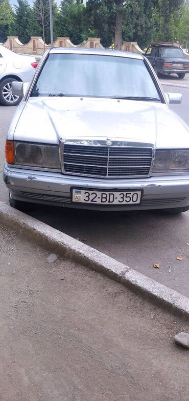 mercedes 190 qiymeti: Mercedes-Benz 190: 0.2 l | 1990 il Sedan