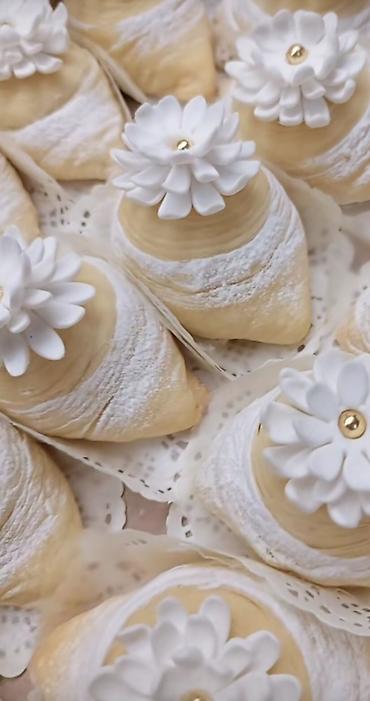 selofan: Ev şəraitində hazırlanan şirniyyat və yeməklər: - Medovik tortu — 8