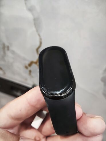 mx keys: Xiaomi band 8
маленькая трещина
в остальном отлично работает