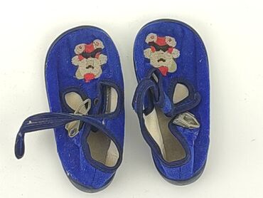 Slippers: Slippers 22, Used