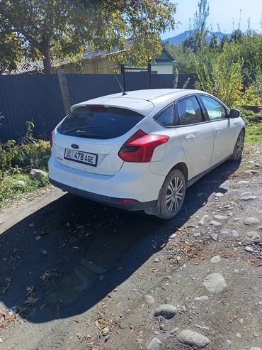 Ford: Ford Focus: 2014 г., 1.6 л, Механика, Бензин, Хэтчбэк