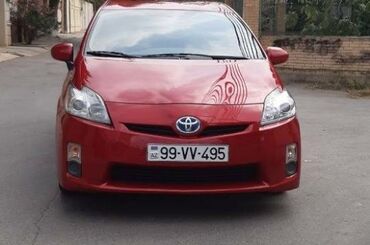 Toyota: Toyota Prius: 1.6 l | 2014 il Hetçbek