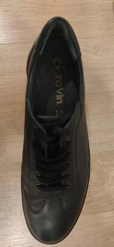 vans ayaqqabi: İdman stilli ayaqqabı. Türkiyə istehsalıdır. Üstü qalın lakin yumşaq — 2
