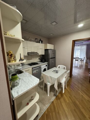 Köhnə tikili: Bakı, 28 May, 4 otaqlı, Köhnə tikili, m. İçərişəhər, 96 kv. m -da lalafo.az — 10 Köhnə tikili: Bakı, 28 May, 4 otaqlı, Köhnə tikili, m. İçərişəhər, 96 kv. m — 10