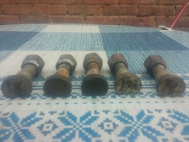 Auto delovi: Sarafi i matice tockova Lada 2121,21213,21214 Niva. Polovno, očuvano — 2