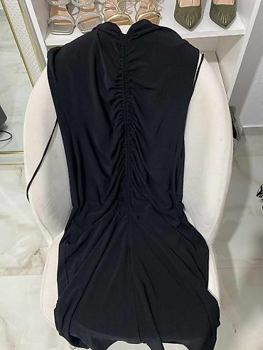 lil solid accessories: Crna midi haljina sa naborima i tankim bretelama - Elegantna crna — 3