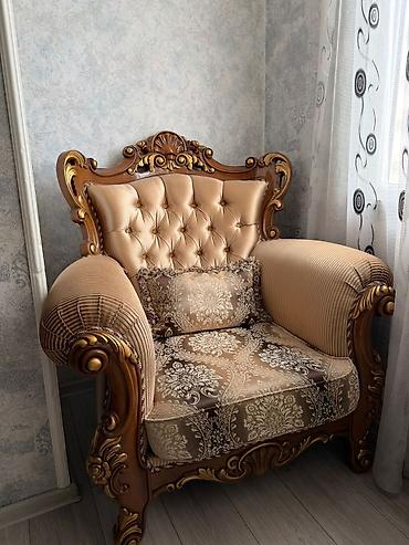 salon divan: Klassik üslubda 2 nəfərlik divan və bir ədəd kreslodan ibarət dəst — 9