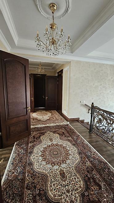 Продажа коттеджей и домов: Классический трехэтажный дом с благоустроенным двором и премиальной — 23