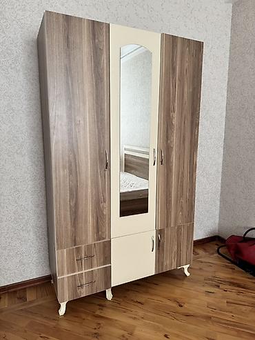 - Üç qapılı paltar şkafı - Material: laminat/LDSP panel; ağac naxışlı
