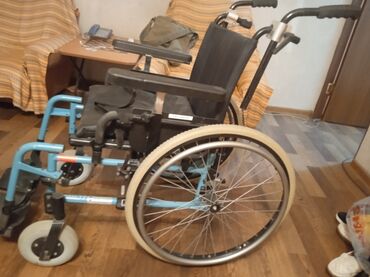 купить инвалидную коляску в бишкеке: Продаю инвалидную коляску 12000с, ходунки 3500с производство Германия