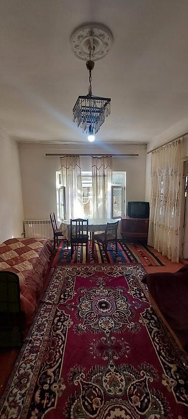 Tam təhlükəsiz həyətdi,kamera sistemi ilə təchiz olunub.Kommunal