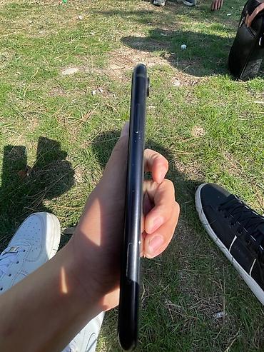 Apple iPhone: IPhone Xr, Новый, 64 ГБ, Черный, Чехол, 76 % — 7