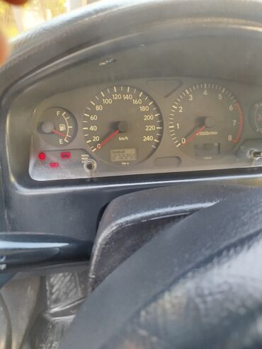 Toyota: Toyota Avensis: 2001 г., 1.8 л, Механика, Бензин, Хэтчбэк