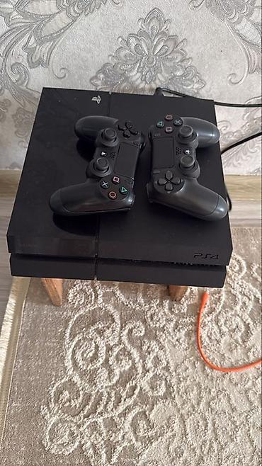купить nintendo switch oled: Sony PlayStation 4 (PS4) с двумя беспроводными геймпадами DualShock 4 — 1