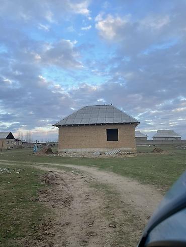 act building: Продаётся дом-«коробка» из самана на участке. Характеристики: - — 3
