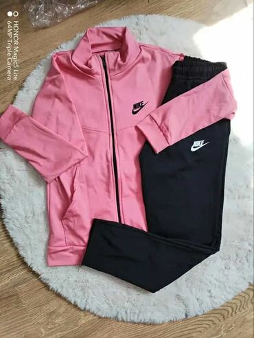 n sport trenerke: Nike, M (EU 38), Jednobojni, bоја - Roze