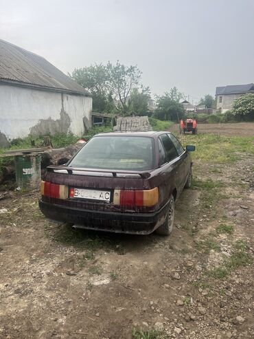 машина с 4: Audi 80: 1990 г., 2 л, Механика, Бензин, Седан