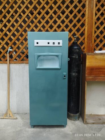 апарат для бизнес: Продается аппарат газ вода полностью в рабочем состоянии находится в