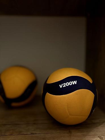 кубок мира фифа: Волейбольный мяч Mikasa V200W - Официальный игровой мяч FIVB — 1